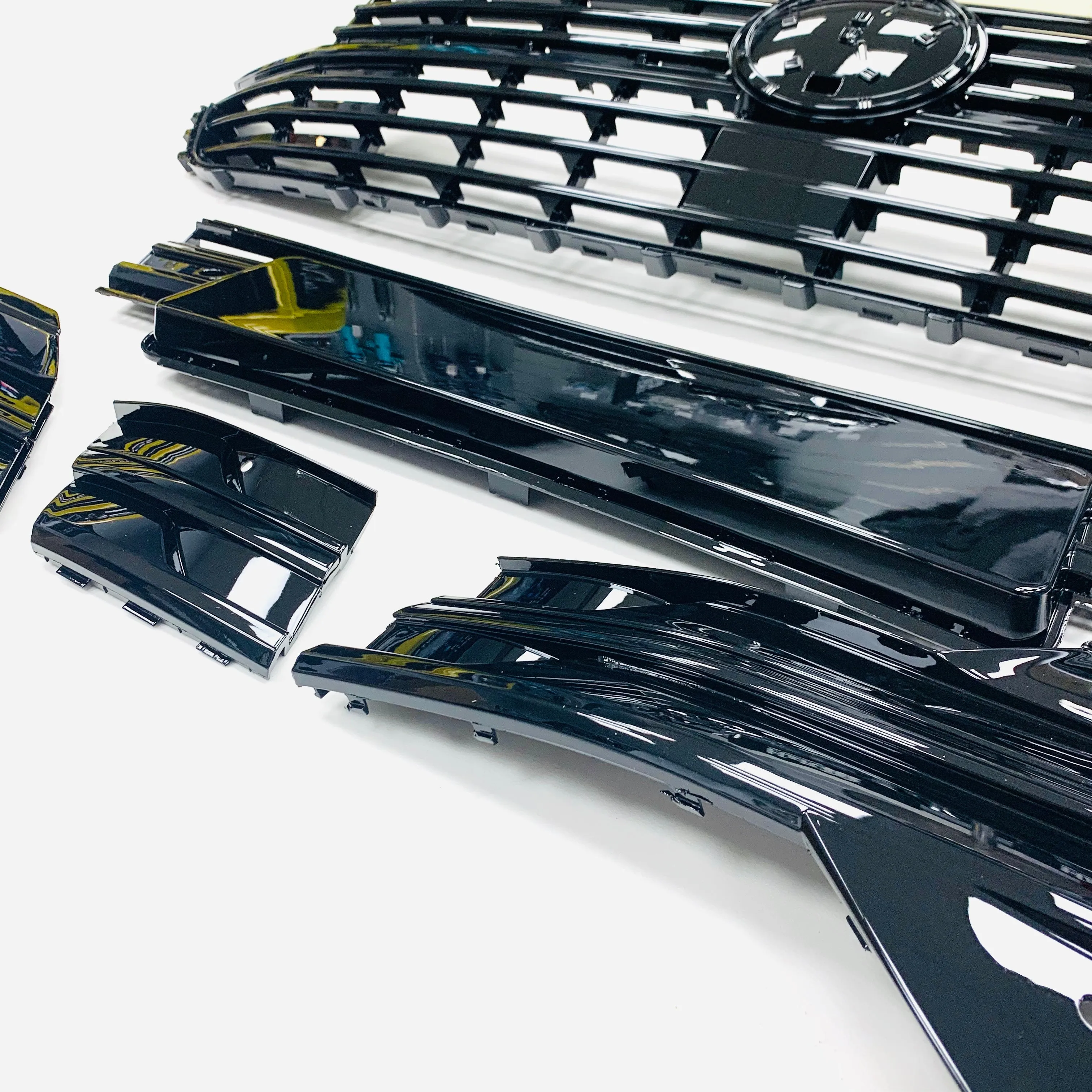 T6.1 Upper and lower Grilles Gloss Black ABS