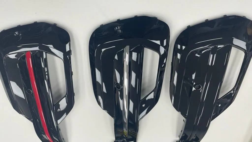 T6.1 Upper Badgeless / Lower Grilles & TL design splitter Gloss Black ABS