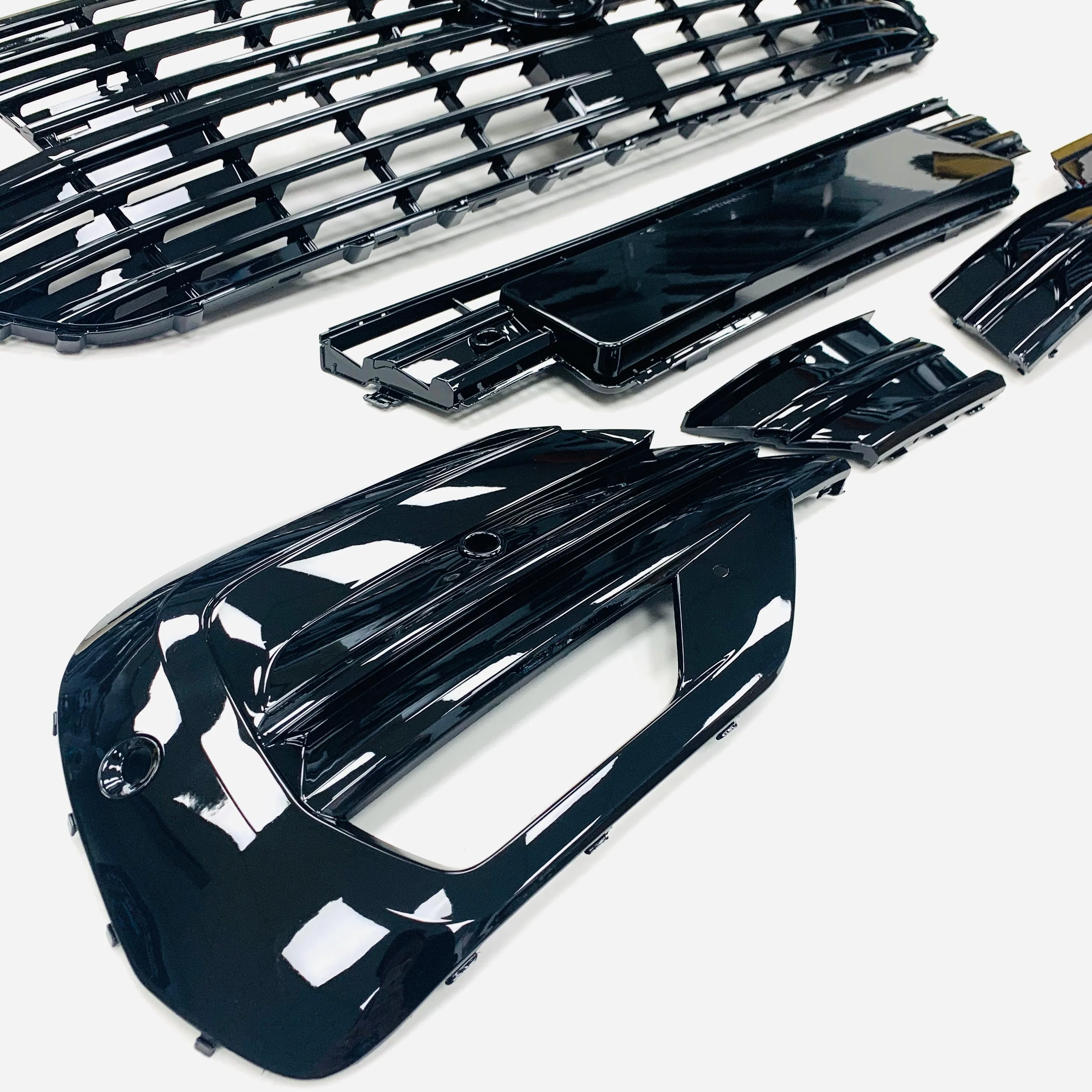 T6.1 Upper Badgeless / Lower Grilles & TL design splitter Gloss Black ABS