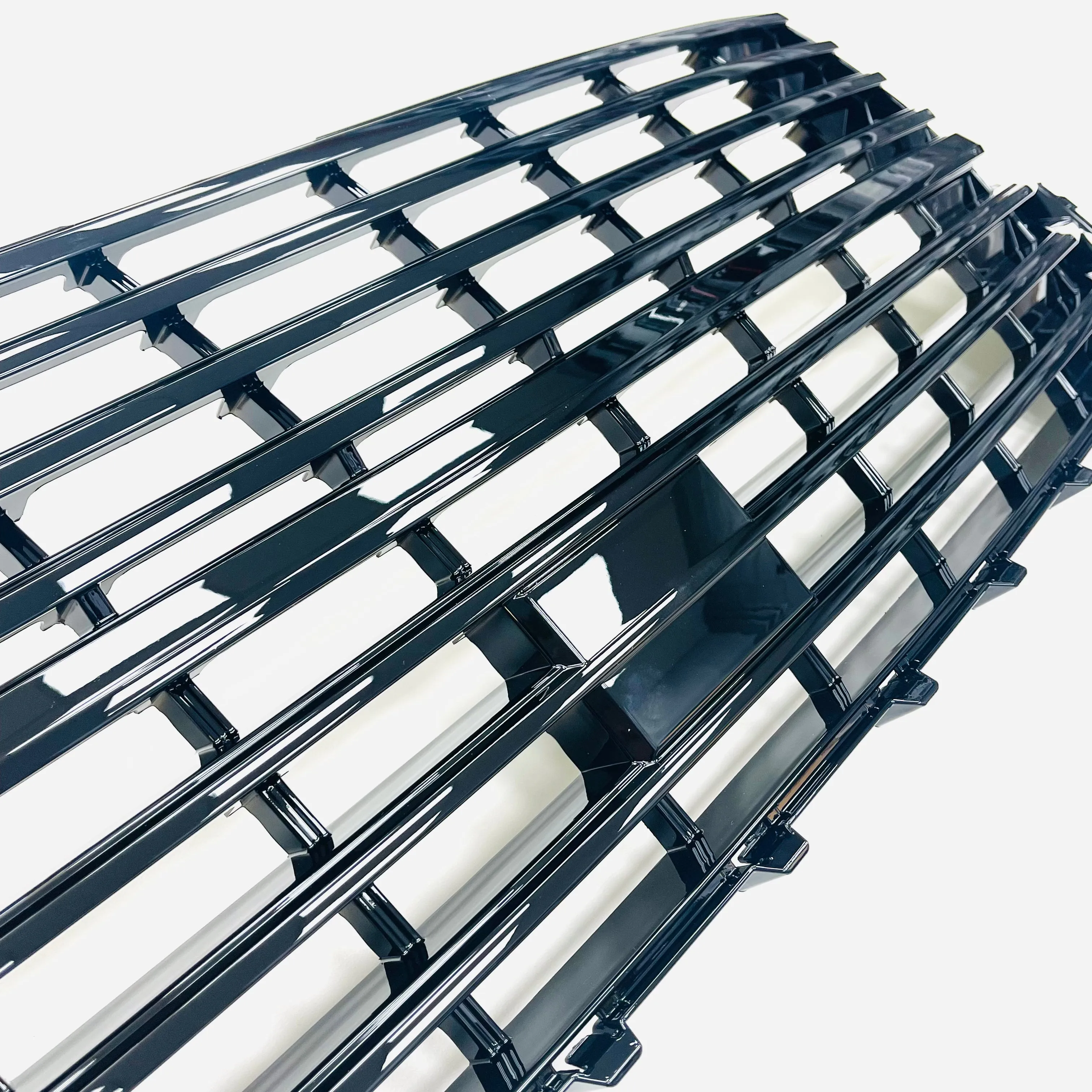T6.1 Upper Badgeless / Lower Grilles & TL design splitter Gloss Black ABS