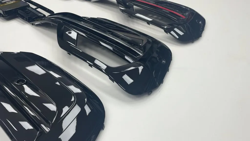 T6.1 Upper Badgeless / Lower Grilles & TL design splitter Gloss Black ABS