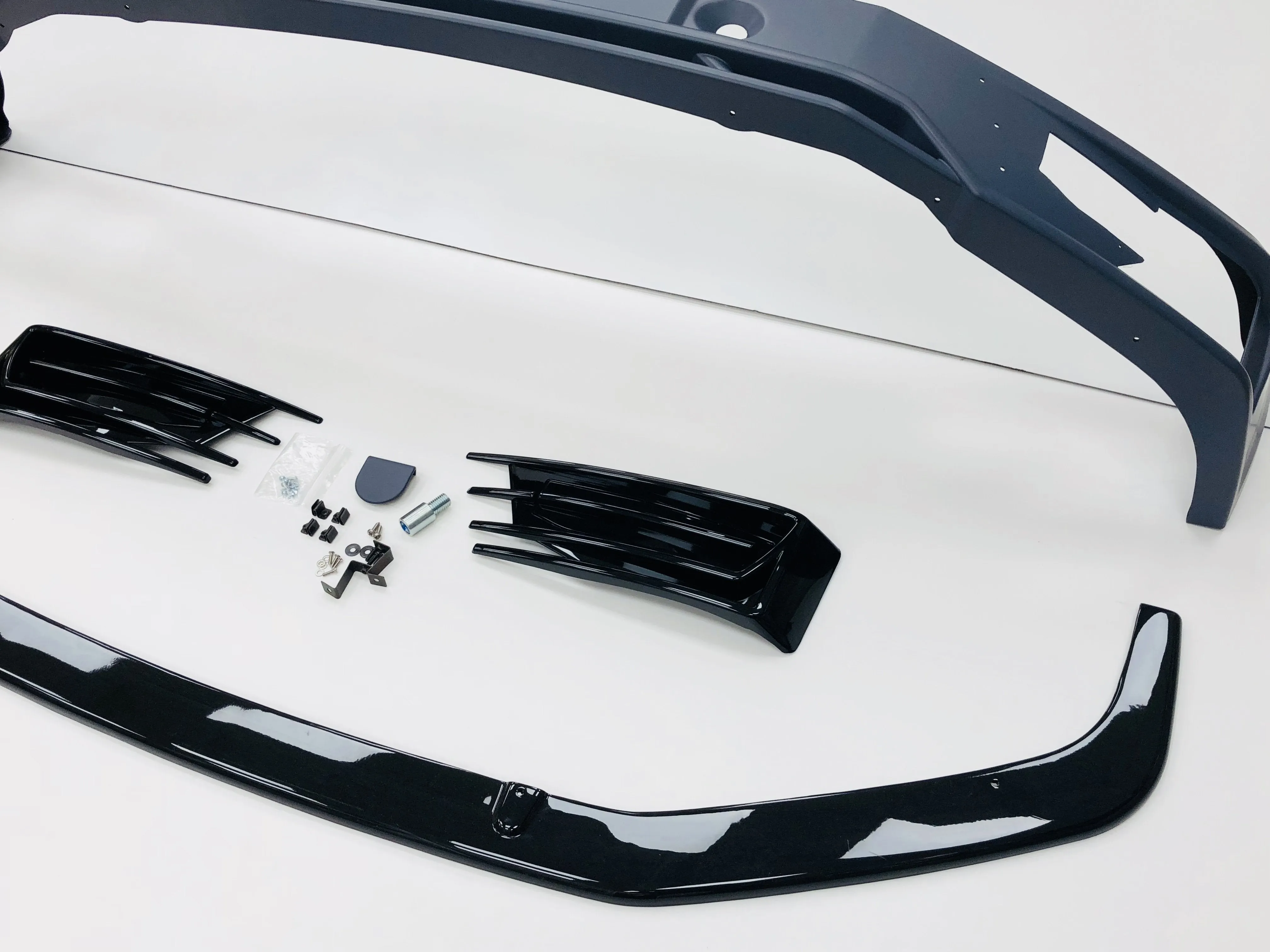 VW T6 Sportline Lower Spoiler With Gloss Black Splitter & Twin rear Spoiler